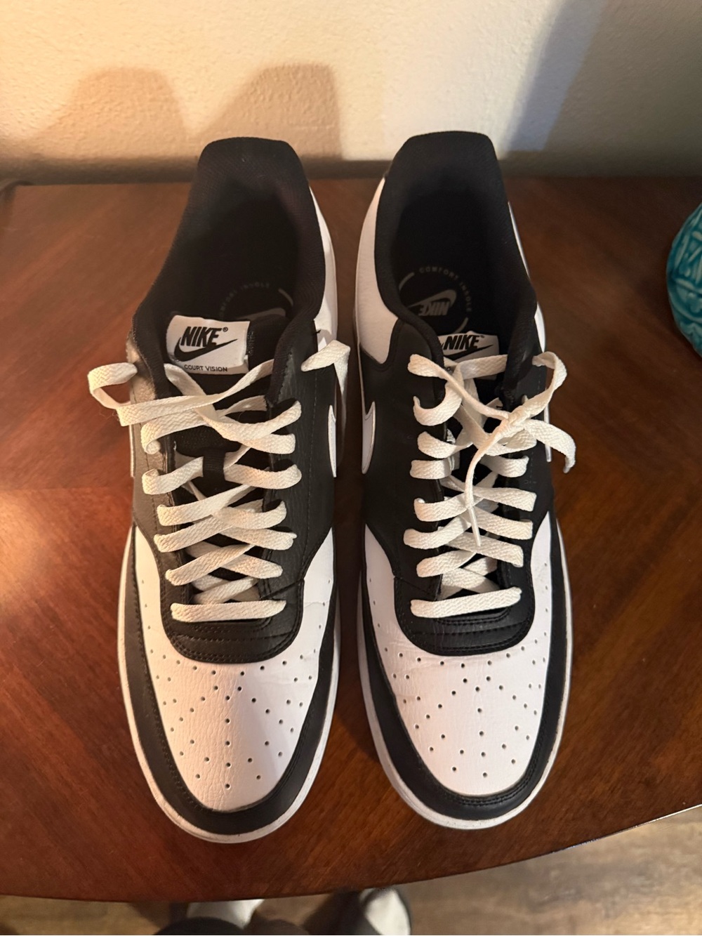 Nike Men’s Black and White Low-Top Sneakers - Classic Two-Tone